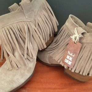 NEW sz 7.5 SUEDE FRINGE BOOTIES